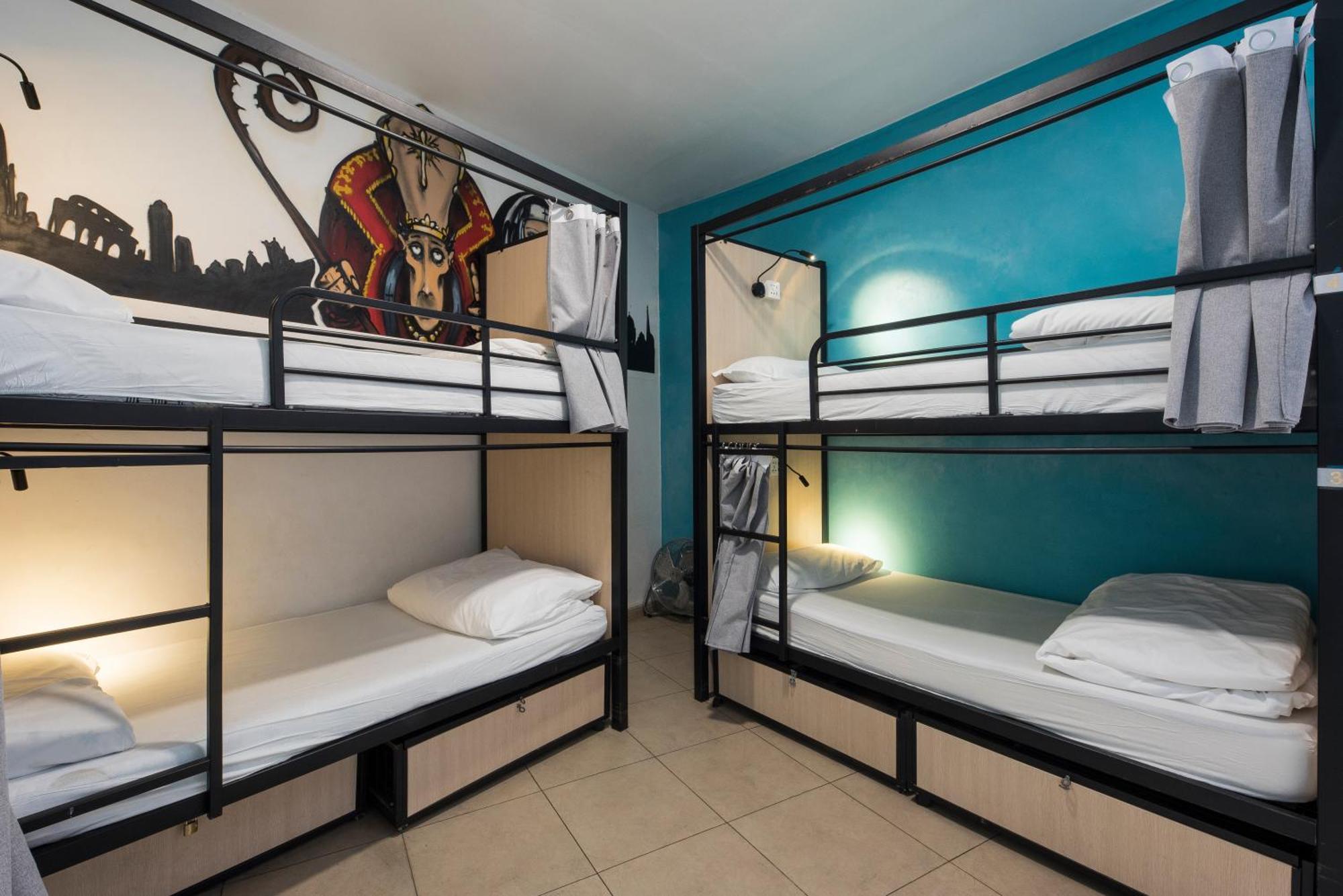 Albergue No Limit Graffiti Barcelona