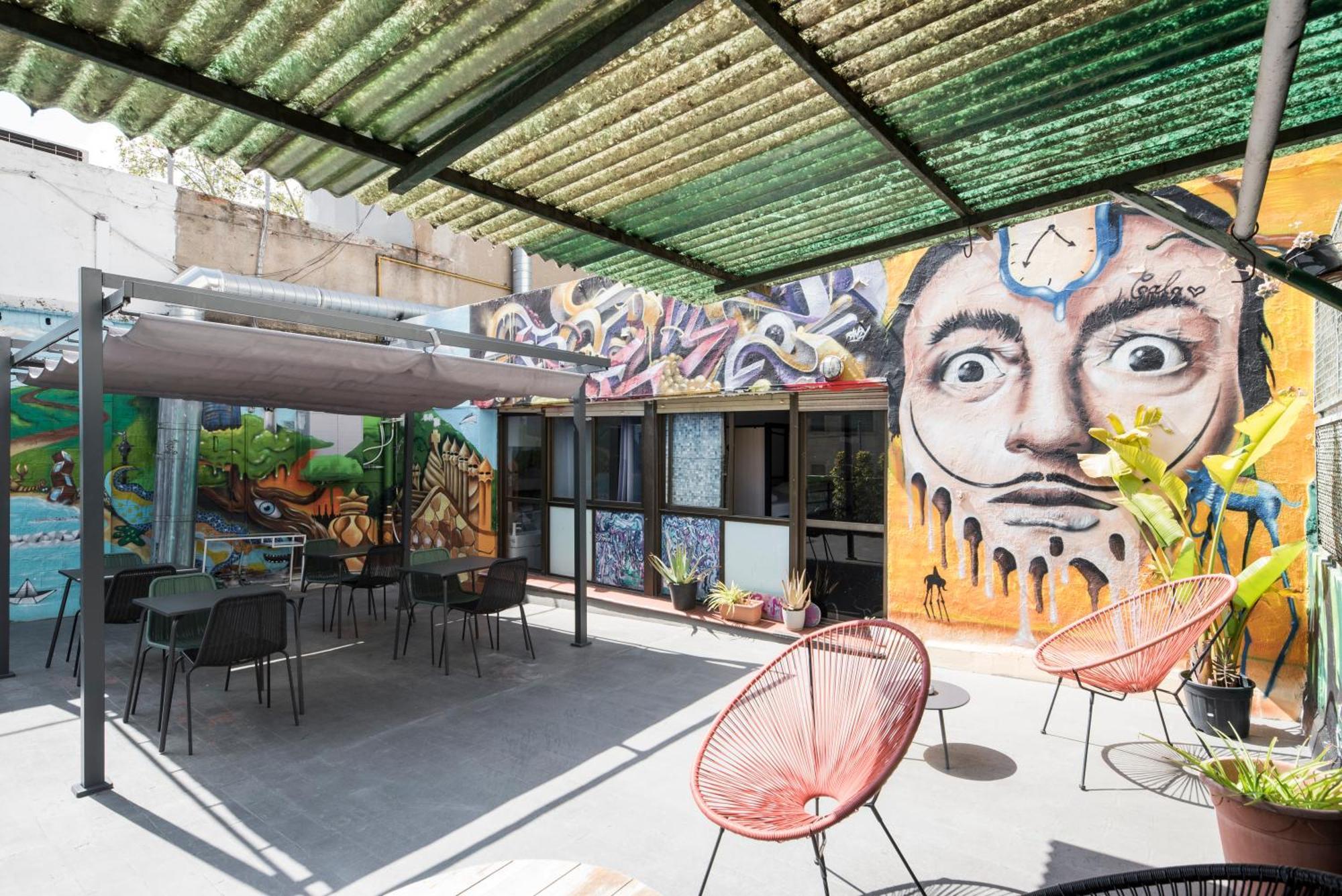 Albergue No Limit Graffiti Barcelona