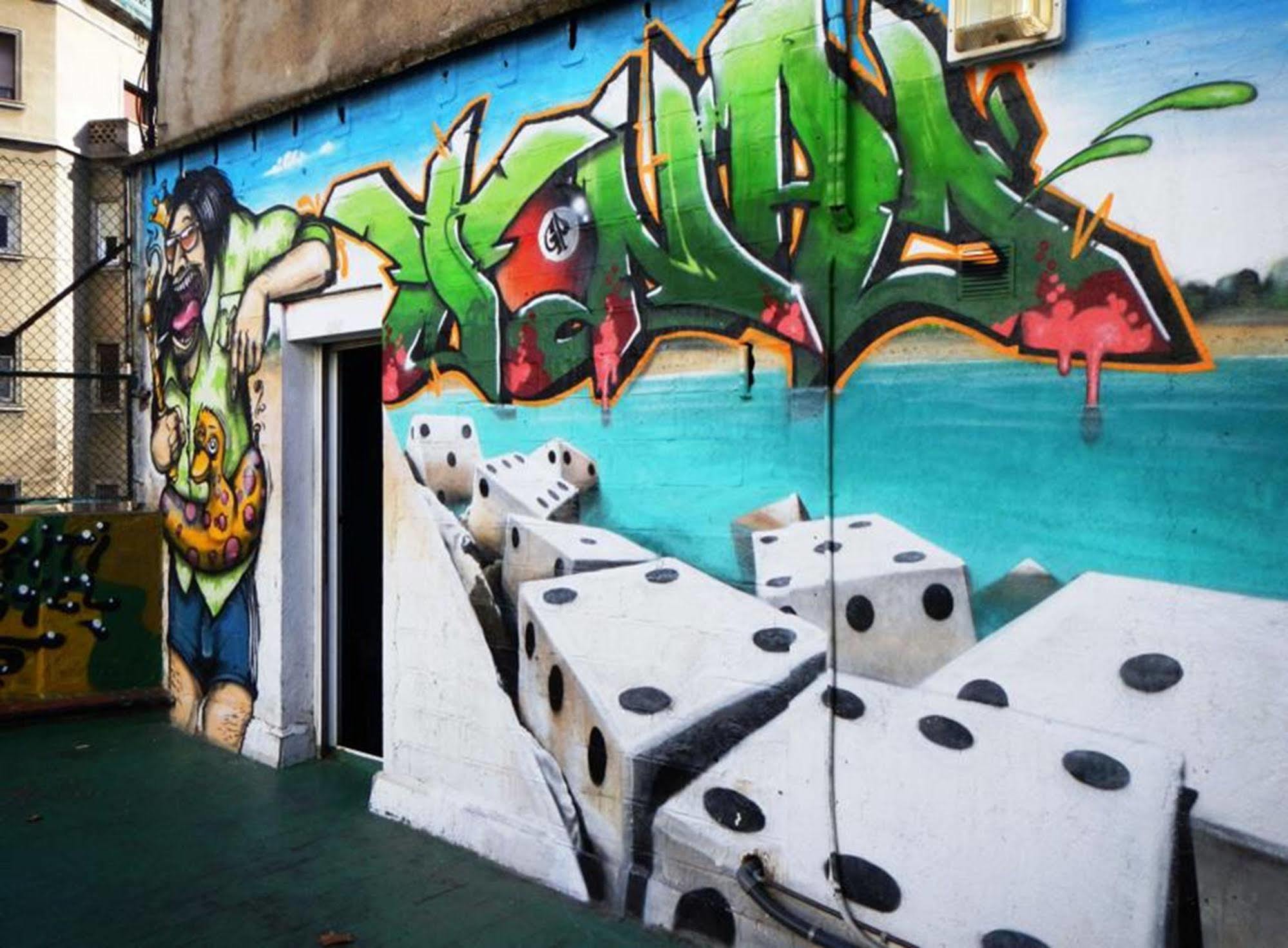 Albergue No Limit Graffiti Barcelona